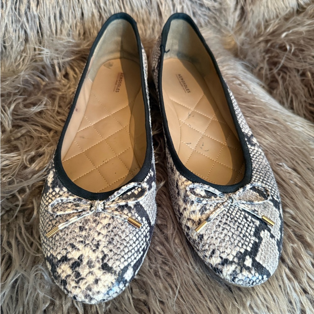 AEROSOLES Gray and Black Snakeskin Flats